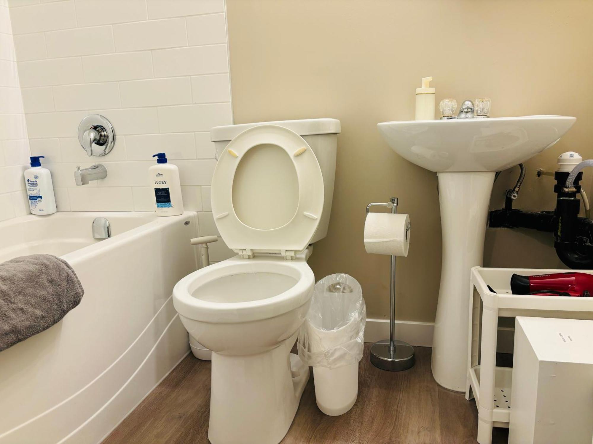 Walkout Basement With Free Street Parking Apartment Calgary